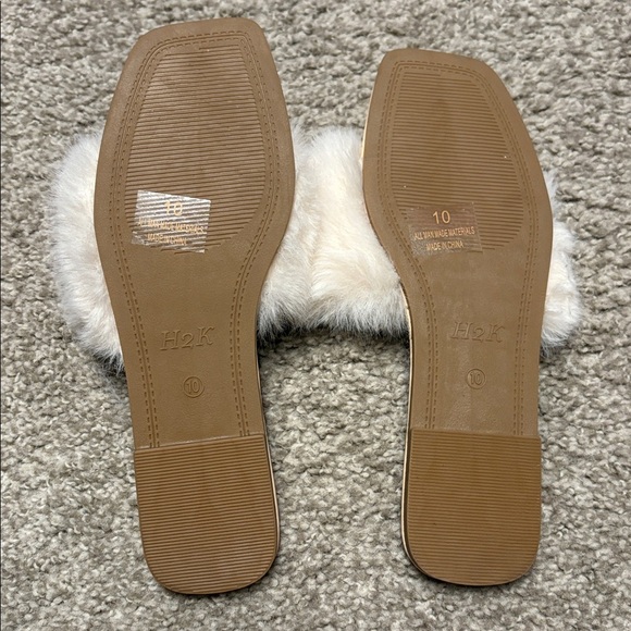 Faux Fur White extra fluffy Slide Sandals with Rhinestone Trim Square toe NWOT - Picture 5 of 5